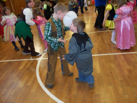 Luftballon balancieren Luftballon balancieren